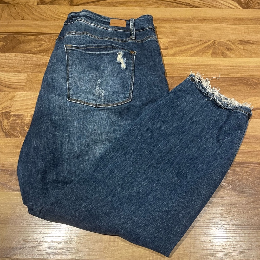Judy Blue Boyfriend Fit Ripped Jean 22W
